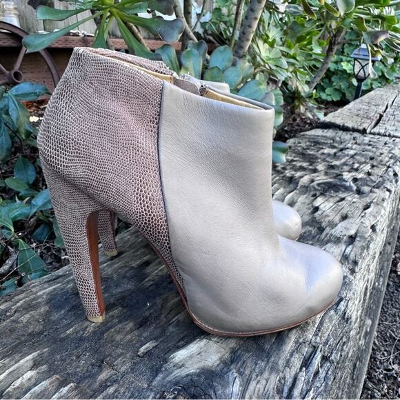 Mark & James by Badgley Mischka Leather Ankle Booties Heels Taupe Women's 6 M - Picture 1 of 12